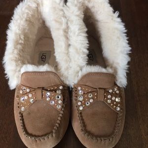 Barely used ugg slippers.